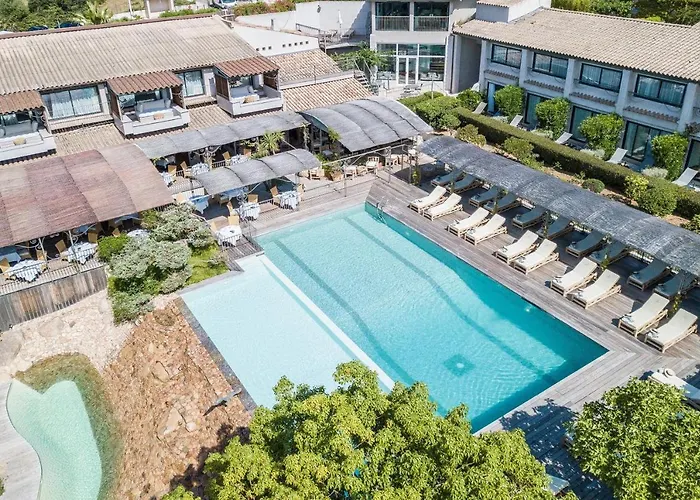 Le Roi Theodore & Hotell Porto-Vecchio (Corsica)
