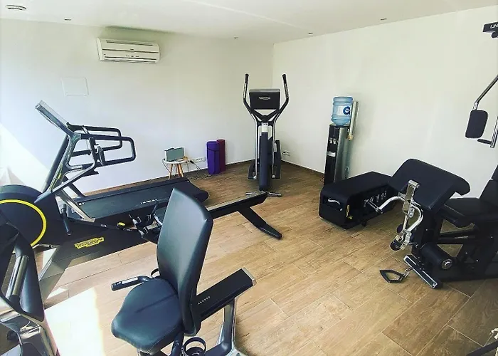 Le Roi Theodore & Отель Порто-Веккьо