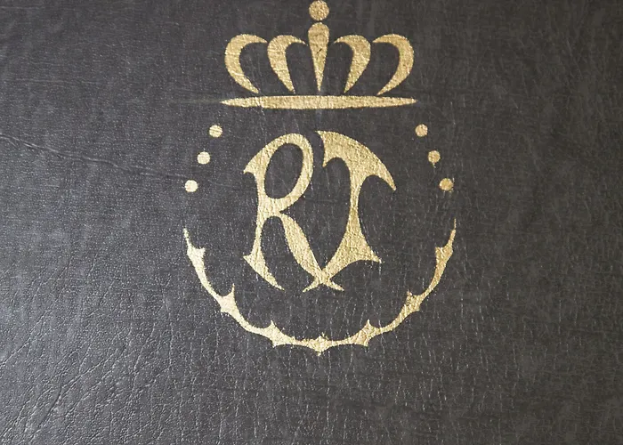 Le Roi Theodore & Отель