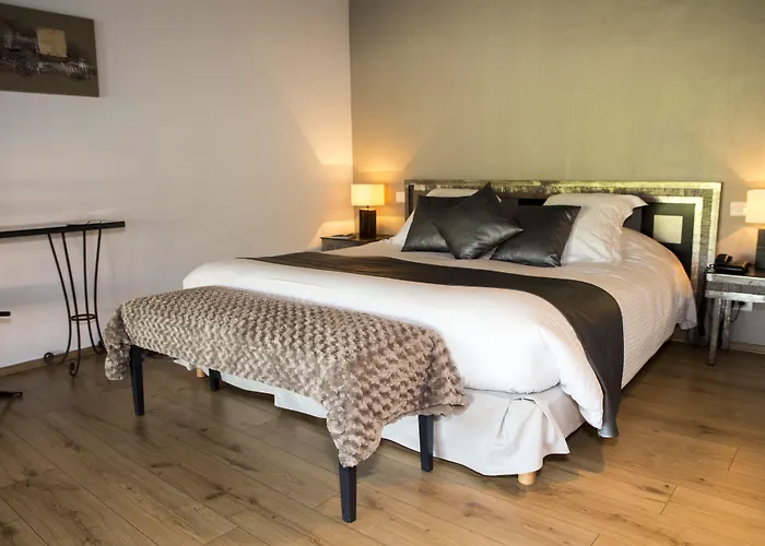 Le Roi Theodore & Hotell