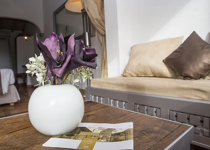 Le Roi Theodore & Отель