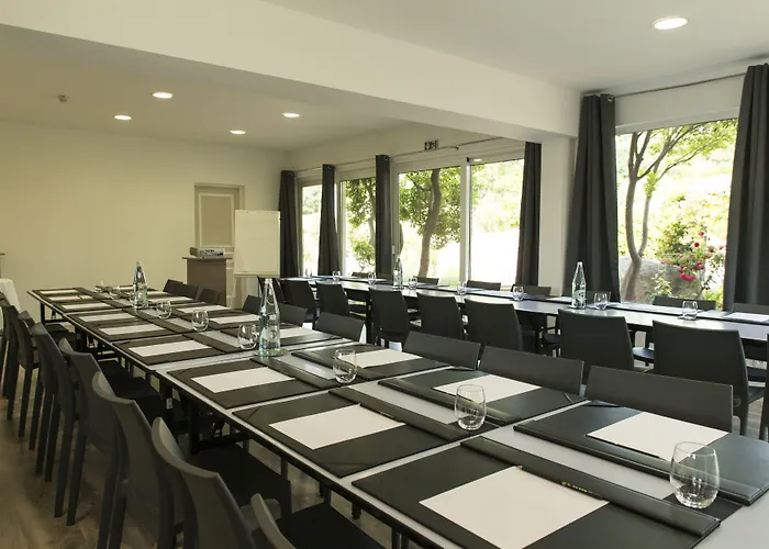 Le Roi Theodore & Отель