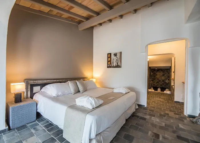 Le Roi Theodore & Hotell Porto-Vecchio (Corsica)
