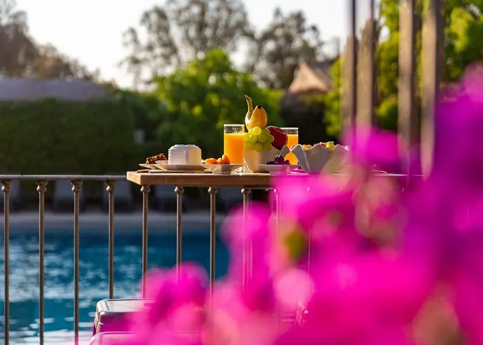 Le Roi Theodore & Hotell Porto-Vecchio (Corsica)